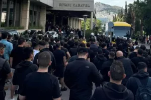 ΑΕΚ: Ντόπες... κόσμου στο ξενοδοχείο, όπου είχε καταλύσει η αποστολή!