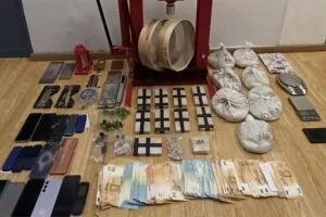 Εξαρθρώθηκε οργάνωση διακίνησης ηρωίνης στην Αττική – Πέντε συλλήψεις