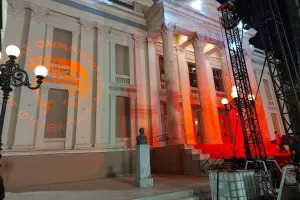 Στα κόκκινα το Δημοτικό Θέατρο Πειραιά