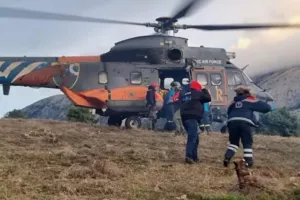 Επιχείρηση διάσωσης τραυματισμένης τουρίστριας από το Φαράγγι της Σαμαριάς - Δείτε το βίντεο της Πυροσβεστικής