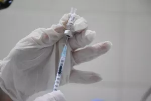 Απόσυρση AstraZeneca: Τόσο δύσκολο είναι να διαβάσει κανείς 2 λεπτά κάτι πριν πανικοβληθεί;