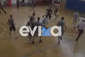 Άγριο ξύλο σε αγώνα μπάσκετ στην Εύβοια – Έδειραν τους παίκτες (vid)