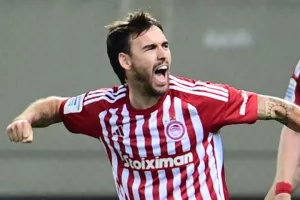 Ολυμπιακός - ΑΕΚ 2-0: Με γκολάρες του Όρτα την γκρέμισε από την κορυφή!