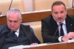 Ο πρόεδρος της Λάτσιο αποκοιμήθηκε σε συνεδρίαση της Serie A! (βίντεο)