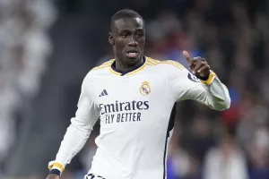 Μεντί αντί Καμαβινγκά στην ενδεκάδα για την πρόκριση
