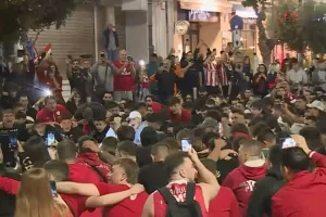 Οι φίλαθλοι κατέκλυσαν το Πασαλιμάνι για να πανηγυρίσουν