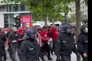 Η άφιξη των οπαδών του Ολυμπιακού υπό αυστηρή αστυνομική επιτήρηση!