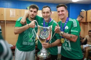 «Πράσινο» πάρτι στα αποδυτήρια του Πανθεσσαλικού
