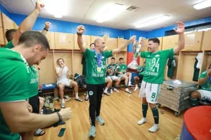 «Πράσινο» πάρτι στα αποδυτήρια του Πανθεσσαλικού