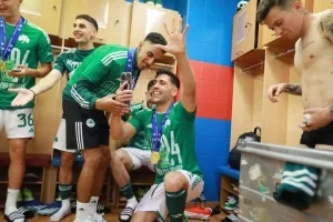 «Πράσινο» πάρτι στα αποδυτήρια του Πανθεσσαλικού