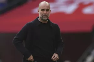 Γκουαρδιόλα: "Το σίγουρο είναι πως θα κοιμάμαι, θα ξυπνάω και η Άρσεναλ θα συνεχίσει να μας κυνηγάει"