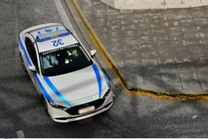 Γυναίκα εντοπίστηκε δεμένη και μαχαιρωμένη στο πόδι - Ο δράστης συνελήφθη... για άλλο αδίκημα