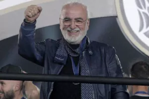Ιβάν Σαββίδης στο γλέντι του ΠΑΟΚ: «Αυτό που πετύχατε έδωσε χαρά σε εκατομμύρια ανθρώπους»