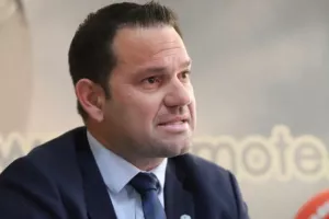 "Πολύ φοβάμαι ότι θα τρέχουμε για να φτιάξουμε την κατάσταση..."