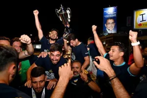 (ΒΙΝΤΕΟ-ΦΩΤΟΣ Kerkida) Κάηκε... ο εξώστης στην άφιξη των πρωταθλητών!