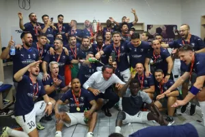 Ο πούρος είχε την τιμητική του - ΦΩΤΟΣ από τα αποδυτήρια