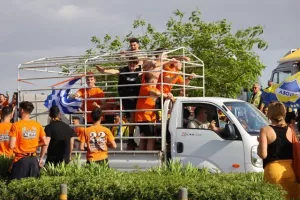 Πορτοκαλί... αυτοκίνητα