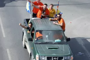 Πορτοκαλί... αυτοκίνητα