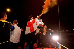 (ΒΙΝΤΕΟ-ΦΩΤΟΣ Kerkida) Κάηκε... ο εξώστης στην άφιξη των πρωταθλητών!