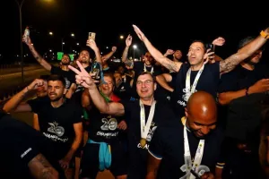 (ΒΙΝΤΕΟ-ΦΩΤΟΣ Kerkida) Κάηκε... ο εξώστης στην άφιξη των πρωταθλητών!