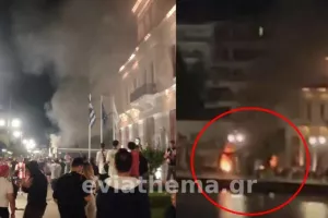 Χαλκίδα: Κάηκε μαγαζί από φωτοβολίδα κατά τη διάρκεια των πανηγυρισμών