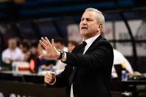 Ζούρος: "Η σεζόν ανήκει στο παρελθόν, εύχομαι η ΑΕΚ να έχει τη δυνατότητα να δουλευτεί την επόμενη σεζόν"