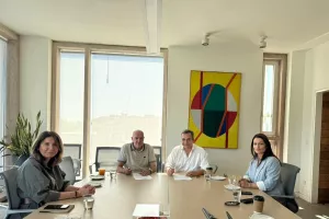 Υπογραφή συμφωνίας μεταξύ Δήμου Λευκωσίας και ΚΟΑ για το Κολυμβητήριο Λευκωσίας