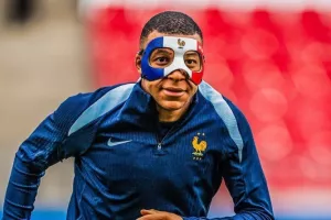 Η UEFA "έκοψε" την εκπληκτική μάσκα που ετοίμασε η Γαλλία στον Μπαπέ