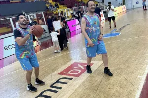 Πήρε την "πορτοκαλί θεά" ο ΠτΔ, για καλό σκοπό (Φώτος CB)