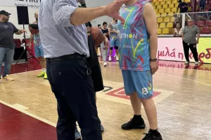 Πήρε την "πορτοκαλί θεά" ο ΠτΔ, για καλό σκοπό (Φώτος CB)