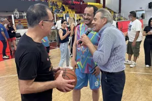 Πήρε την "πορτοκαλί θεά" ο ΠτΔ, για καλό σκοπό (Φώτος CB)
