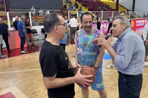 Πήρε την "πορτοκαλί θεά" ο ΠτΔ, για καλό σκοπό (Φώτος CB)
