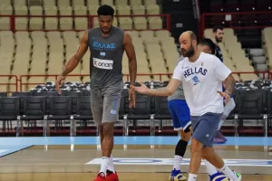 Προπονήθηκε και παίζει με Μπαχάμες ο Γιάννης Αντετοκούνμπο,