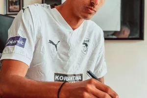 Πάφος/Επαγγελματικα συμβόλαια σε Εύζωνα και Κολώτα 