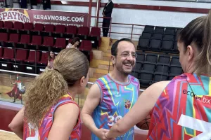 Πήρε την "πορτοκαλί θεά" ο ΠτΔ, για καλό σκοπό (Φώτος CB)
