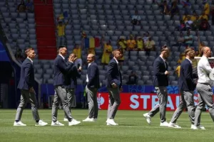 Εντεκάδα χωρίς Ρους
