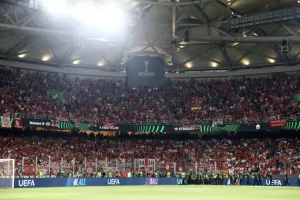Πρόστιμο της UEFA στον Ολυμπιακό - Τον καλεί να έρθει άμεσα σε επαφή με την ΑΕΚ