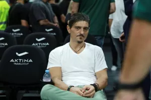 "Μας σφάξατε πάλι και έχετε παράπονα εκεί στον Πειραιά;"