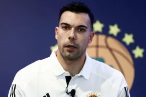 Σλούκας: «Σλούκας: Να... προσγειωθούμε για να πάρουμε και το πρωτάθλημα»