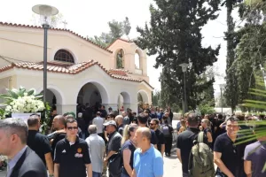 Σύσσωμος ο Παναθηναϊκός στο τελευταίο αντίο στον Πάρη Δερμάνη