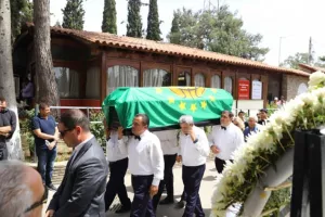 Σύσσωμος ο Παναθηναϊκός στο τελευταίο αντίο στον Πάρη Δερμάνη