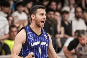 Παραμένει και ο Ελευθερίου 