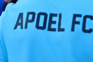 Γεμίζει τις γραμμές με νέες ιδέες 