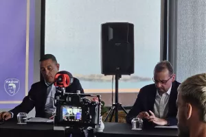 Σκληρές διαπραγματεύσεις...