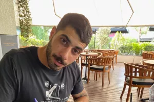 Ενίσχυση με Ζήνωνα Στυλιανού