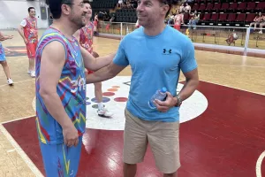 Πήρε την "πορτοκαλί θεά" ο ΠτΔ, για καλό σκοπό (Φώτος CB)