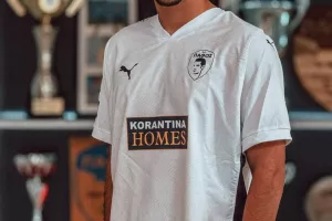 Πάφος/Επαγγελματικα συμβόλαια σε Εύζωνα και Κολώτα 