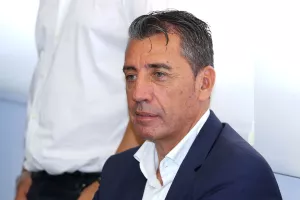 Περιμένει...
