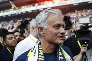 Mεθυσμένη πολιτεία η Κωνσταντινούπολη, αποθέωση για τον Special One! (Βίντεο)