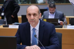 Χαρτσιώτης: "Παρά το αυστηρό μέτρο υπήρξαν παραβάσεις - Μπουκάλια με οινόπνευμα, φωτοβολίδες, κροτίδες"